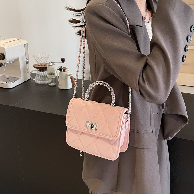 Sac avec chaîne décorative