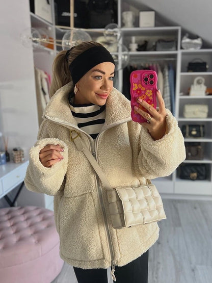 Manteau Femme en Laine d’Agneau à Col Roulé Élégant et Chaud