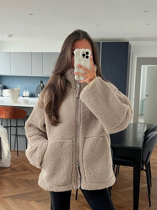 Manteau Femme en Laine d’Agneau à Col Roulé Élégant et Chaud
